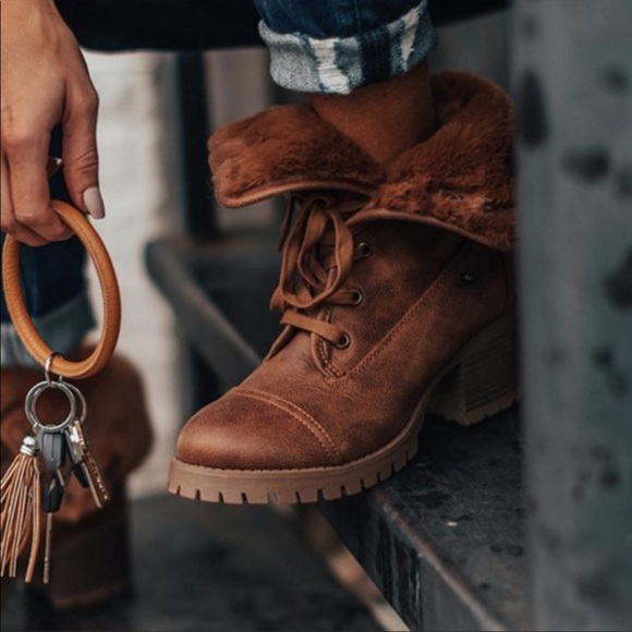 ☆BEST SELLER VEGAN LEATHER FUR LINED BOOTIES!!☆ - Picture 2 of 5